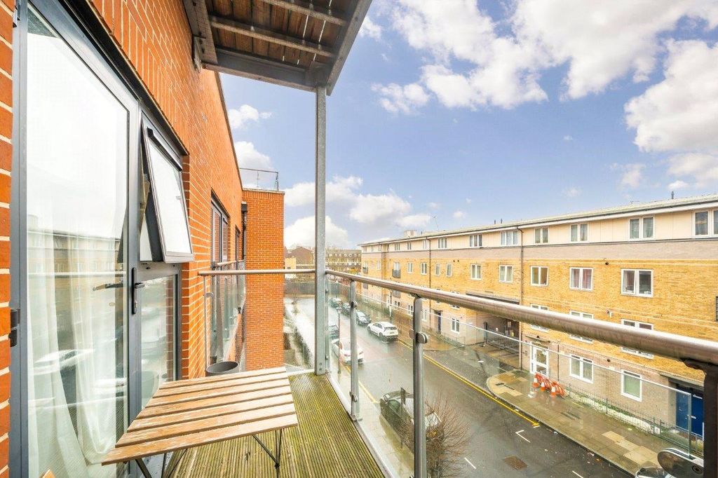 Property photo 2 of 7 Balcony