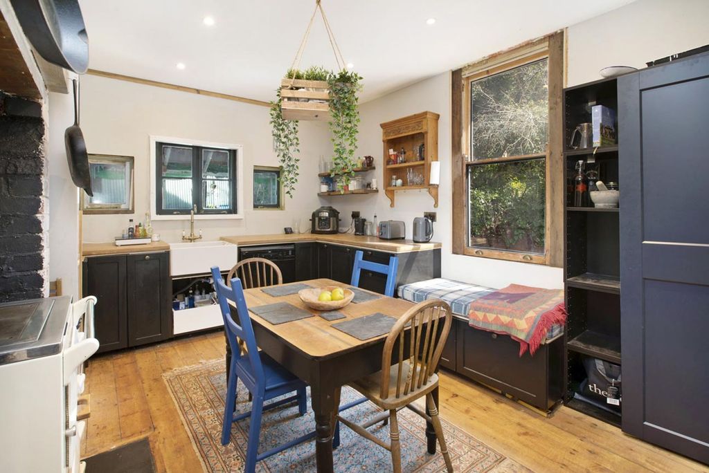 Property photo 2 of 11