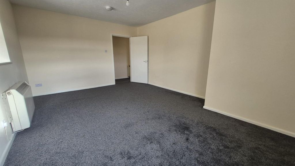 Property photo 2 of 11 F4-9Ms Living Room 2.Jpeg