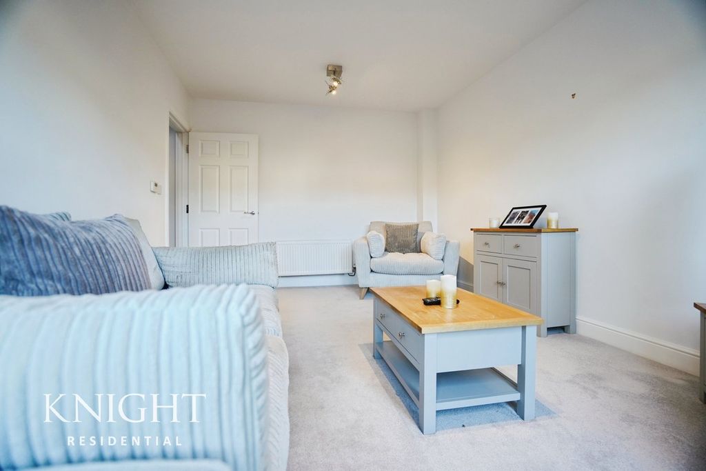 Property photo 2 of 26