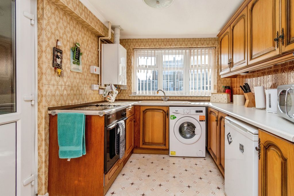 Property photo 2 of 20 Kitchen