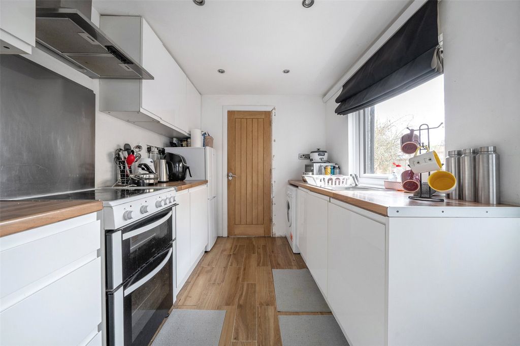 Property photo 3 of 12 Kitchen