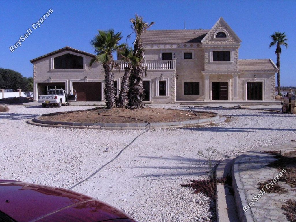 Property photo 2 of 37