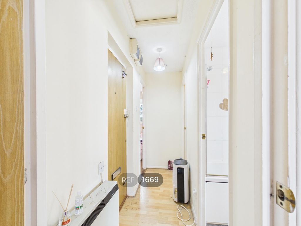 Property photo 3 of 10 Hallway