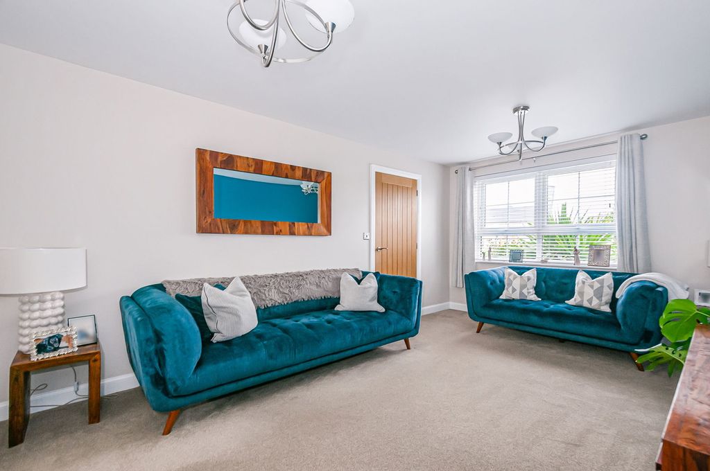 Property photo 2 of 25