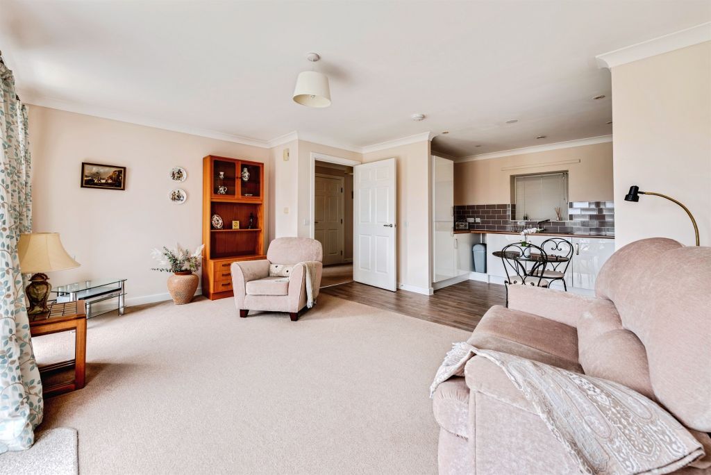 Property photo 2 of 14