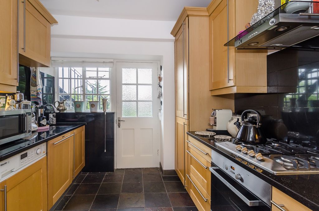 Property photo 3 of 7