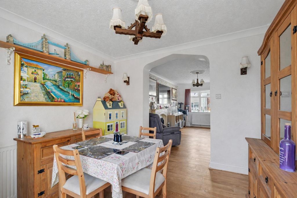 Property photo 3 of 17 Dining Room.Png