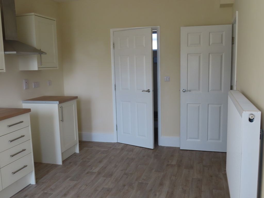 Property photo 2 of 28