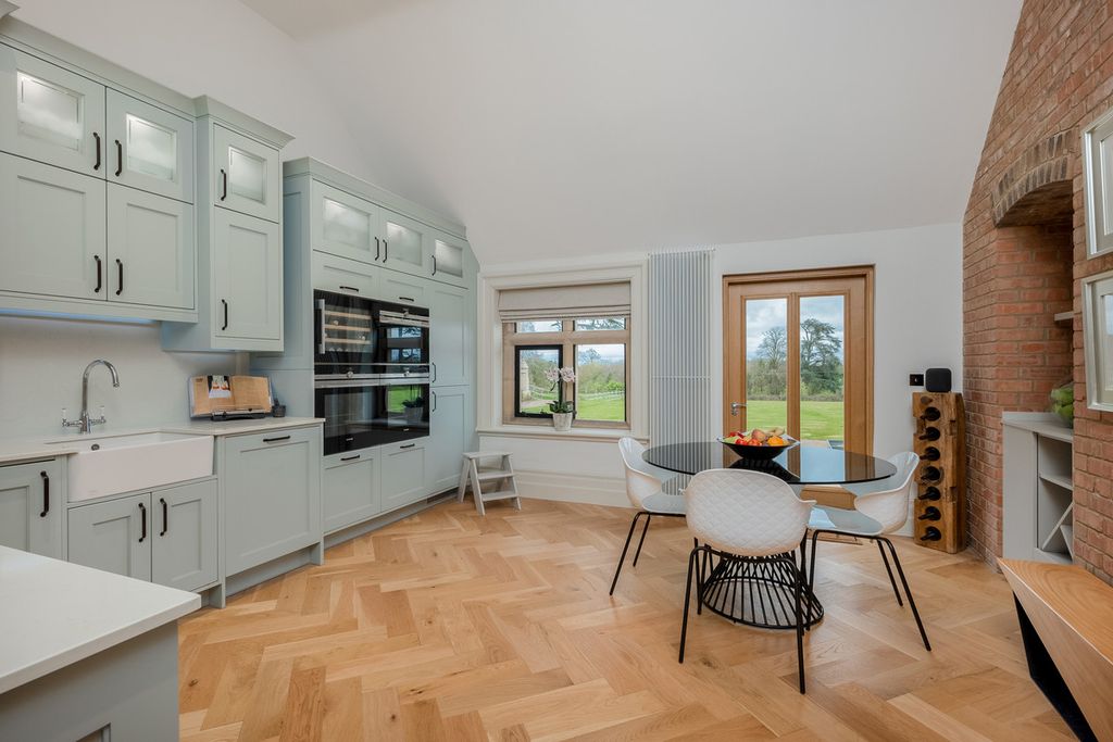 Additional image 5 of 2 bed flat for saleBirmingham Road Hatton Warwick, Warwickshire CV35