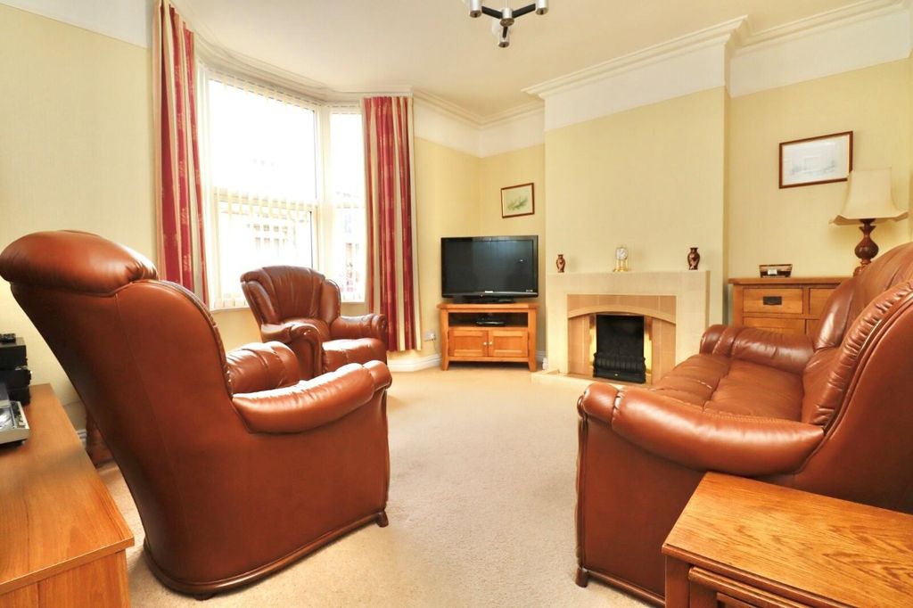 Property photo 3 of 19 Living Room