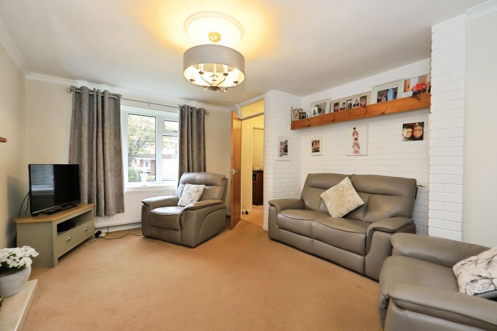 Property photo 2 of 13 Lounge