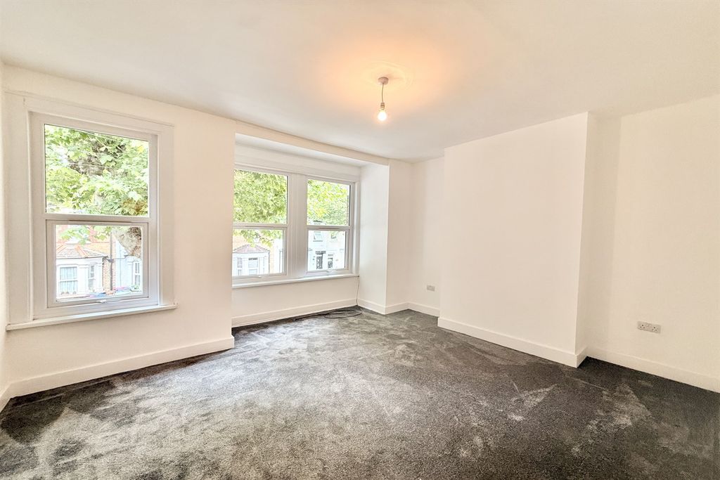 Property photo 1 of 6 (Main)