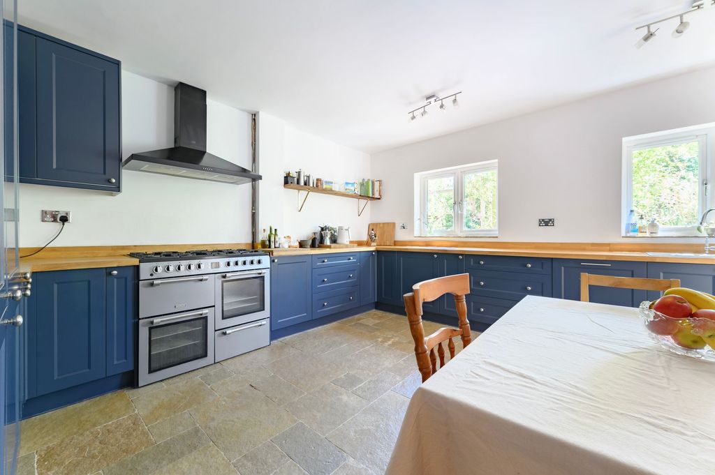 Property photo 2 of 27