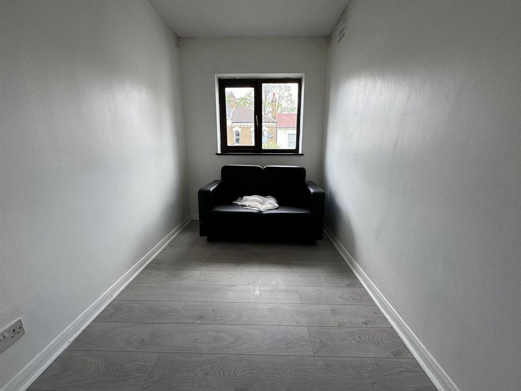 Property photo 3 of 7 5.Jpg