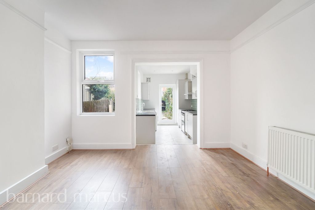 Property photo 3 of 8 Bedroom