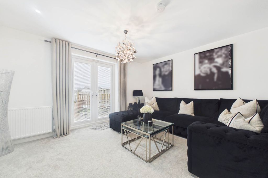 Property photo 2 of 18