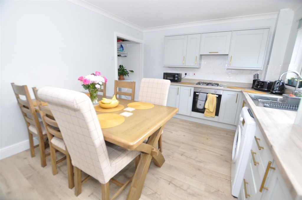 Property photo 2 of 17 Kitchen