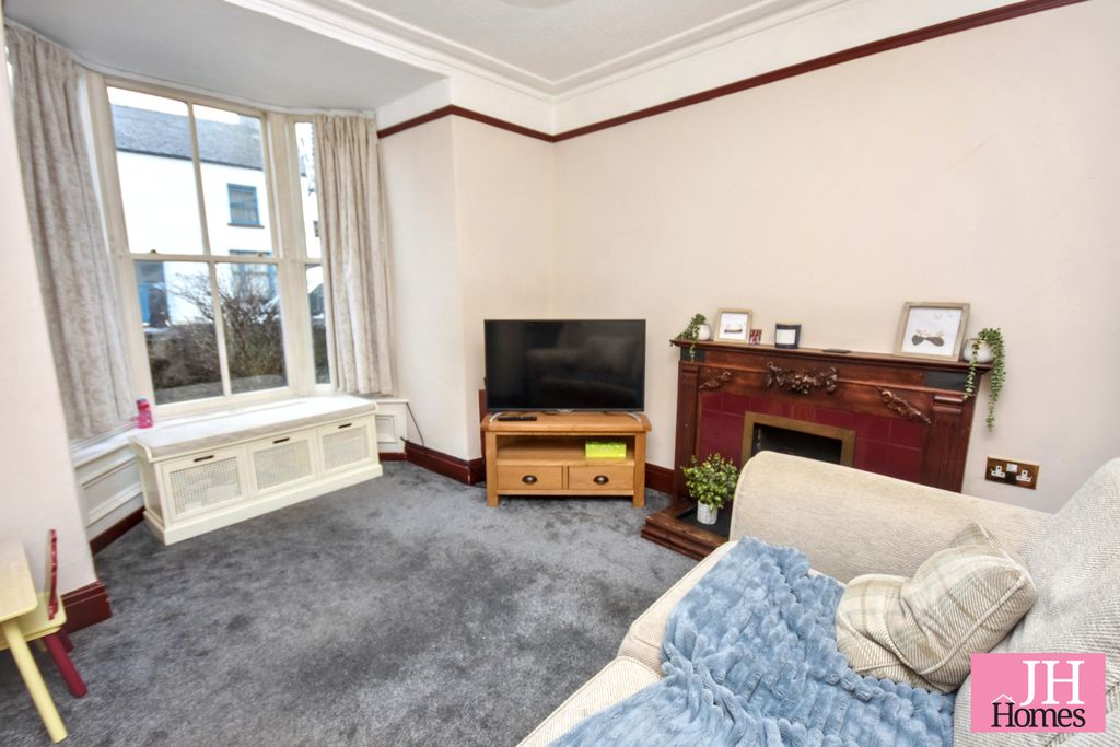 Property photo 2 of 11