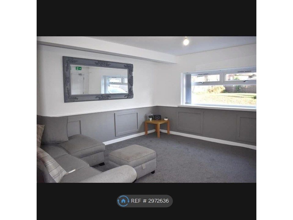 Property photo 2 of 6 Shared Furnished Lounge