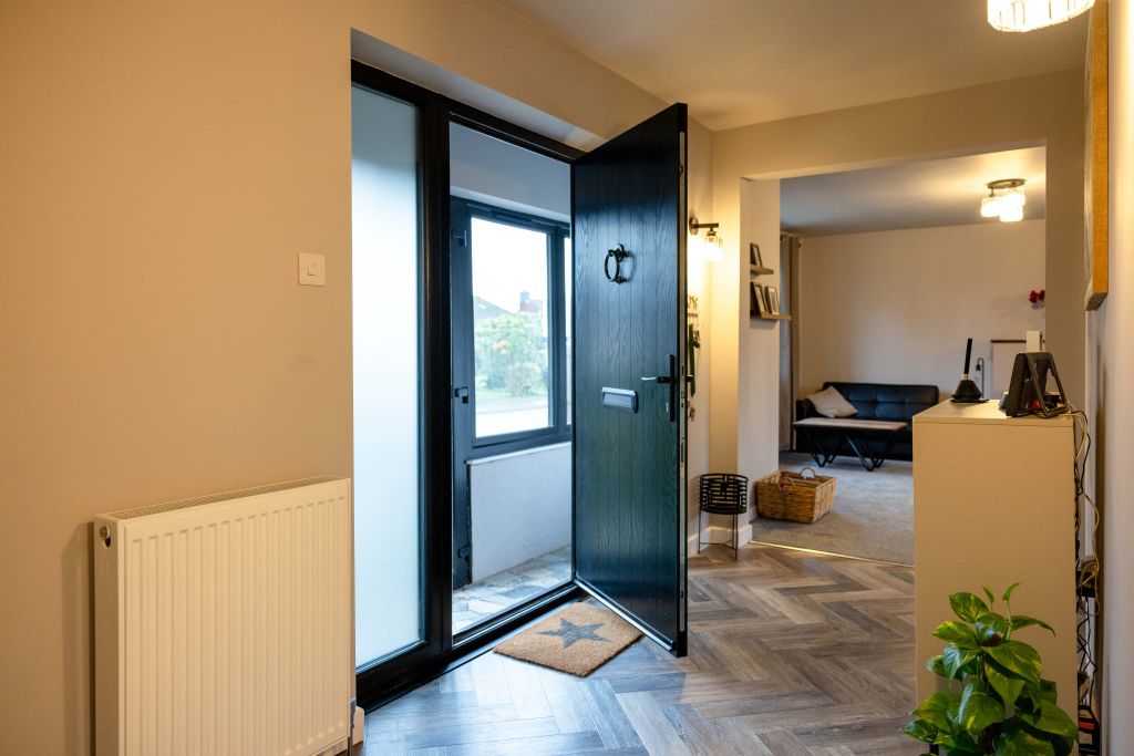 Property photo 3 of 21 Entrance Hall