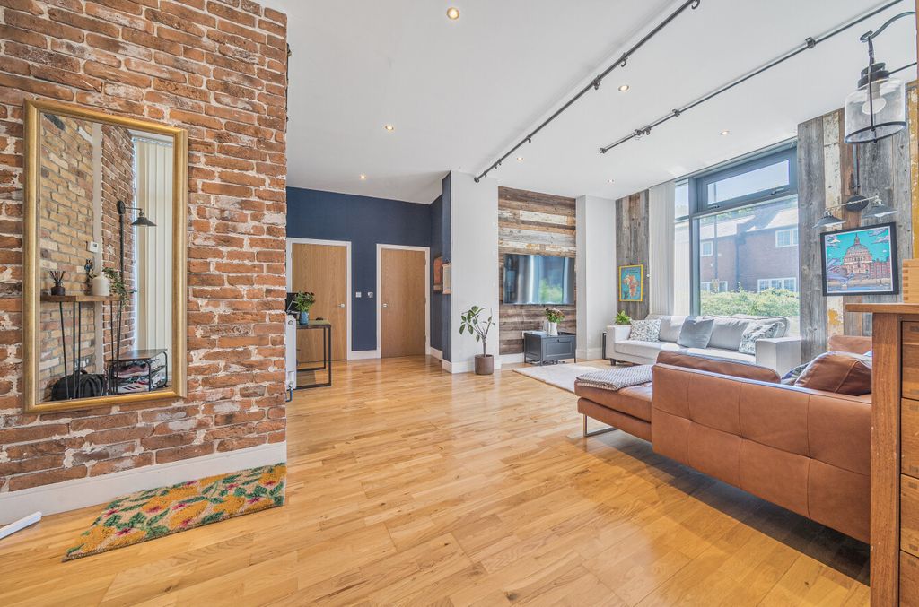 Property photo 1 of 18 1294729-13-682749...