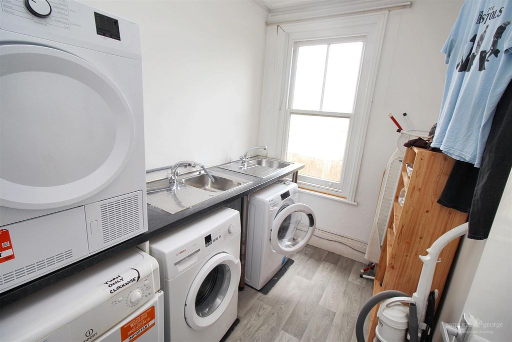 Property photo 3 of 13 Utility Room