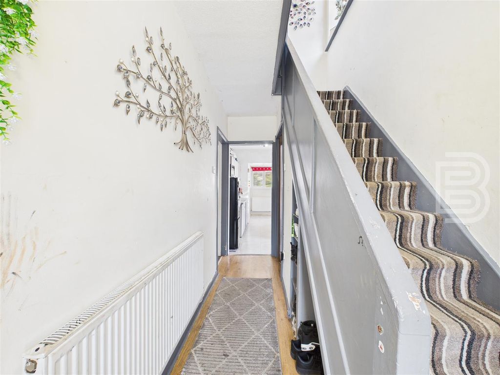 Property photo 3 of 15 Entrance Hall.Jpg