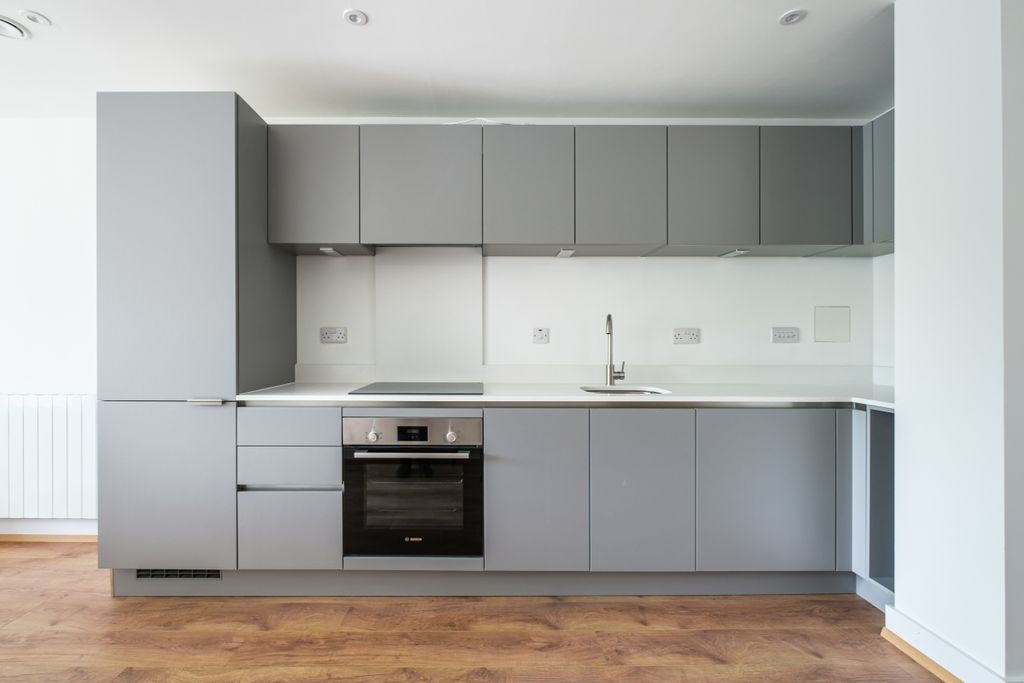 Property photo 2 of 6 150-Whyteleafe-Ho...