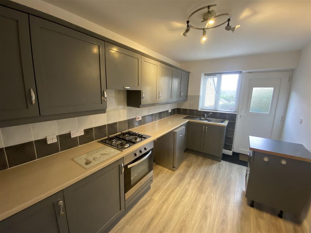 Property photo 3 of 14 Kitchen