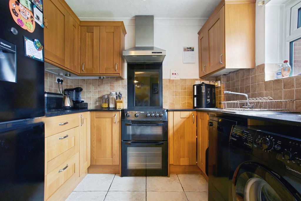 Property photo 2 of 20