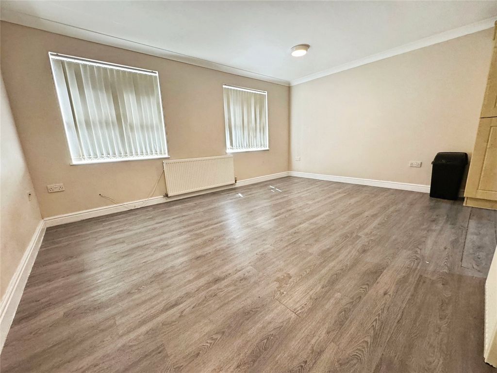 Property photo 2 of 8 Picture No. 24