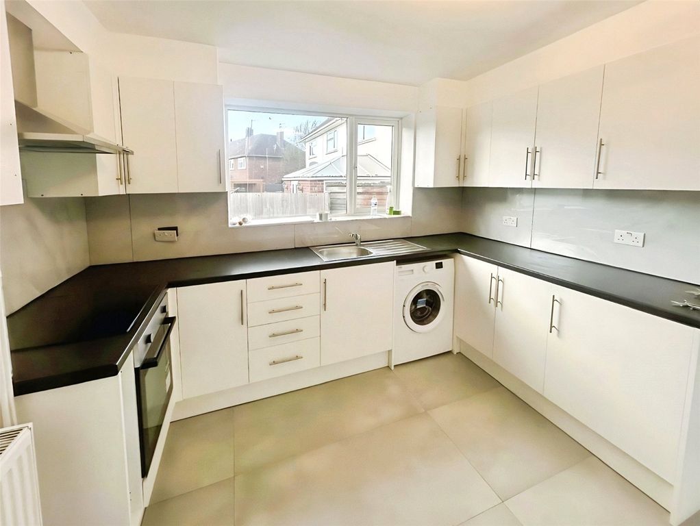 Property photo 2 of 12 Kitchen