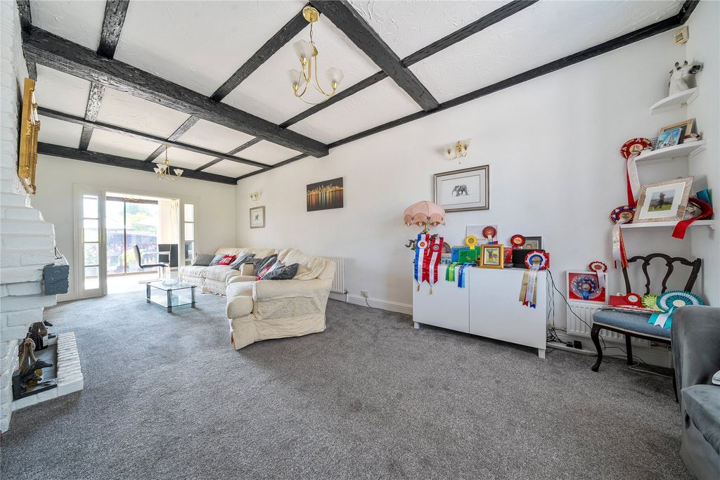 Property photo 3 of 12 Lounge