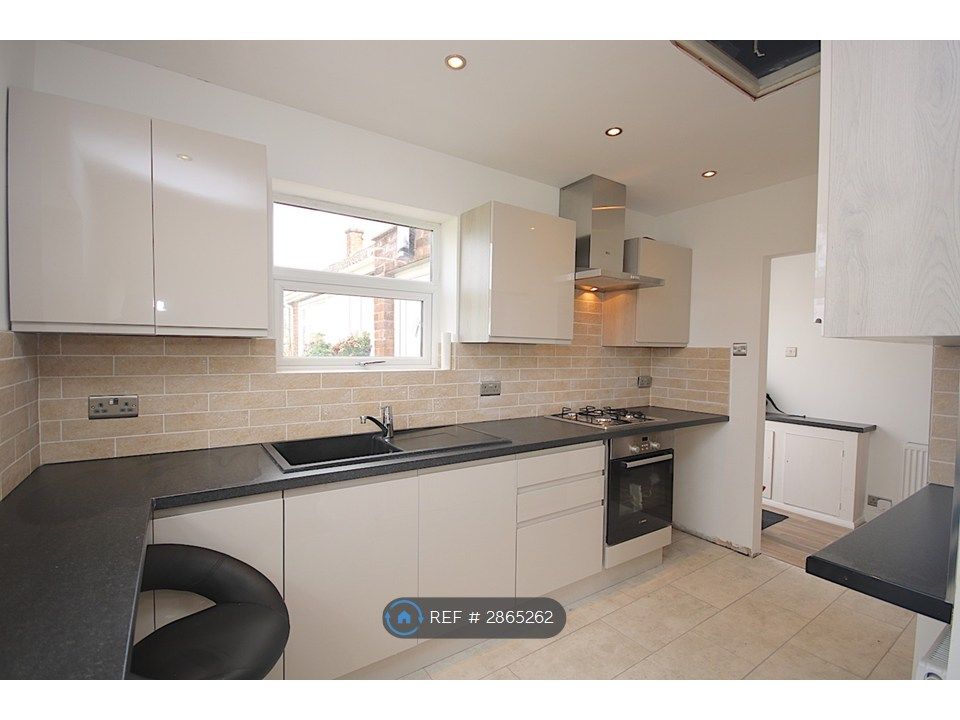 Property photo 2 of 10 Kitchen 1