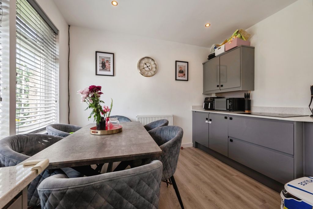 Property photo 2 of 14 Pbox-Img.Jpg