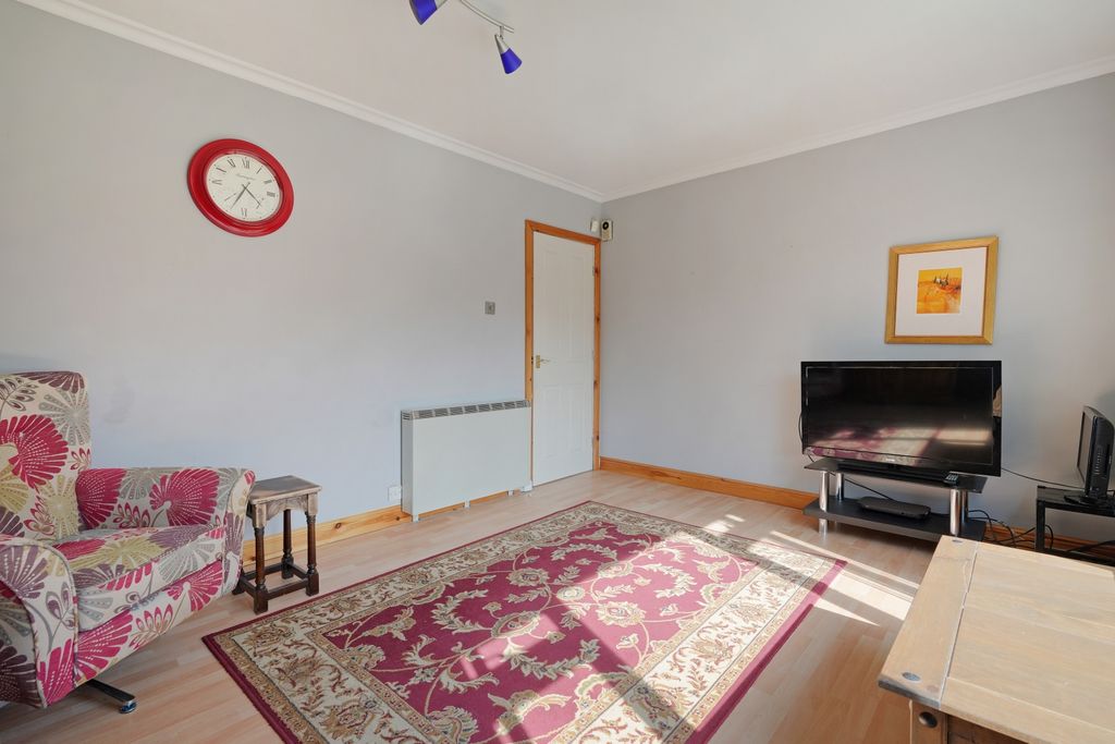 Property photo 3 of 11 Lounge
