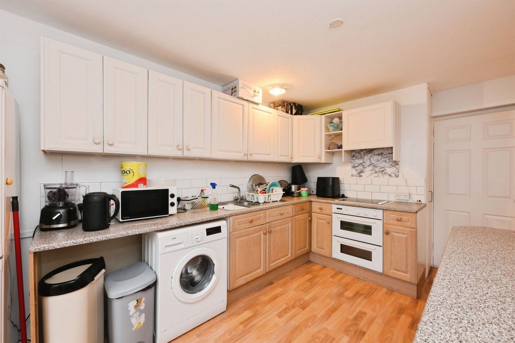 Property photo 2 of 16