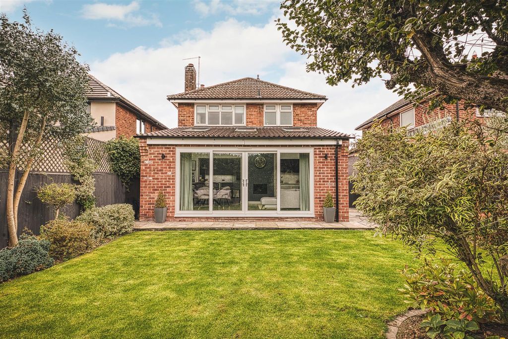 Property photo 2 of 36