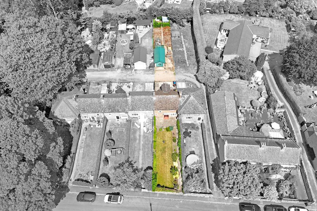 Property photo 2 of 33