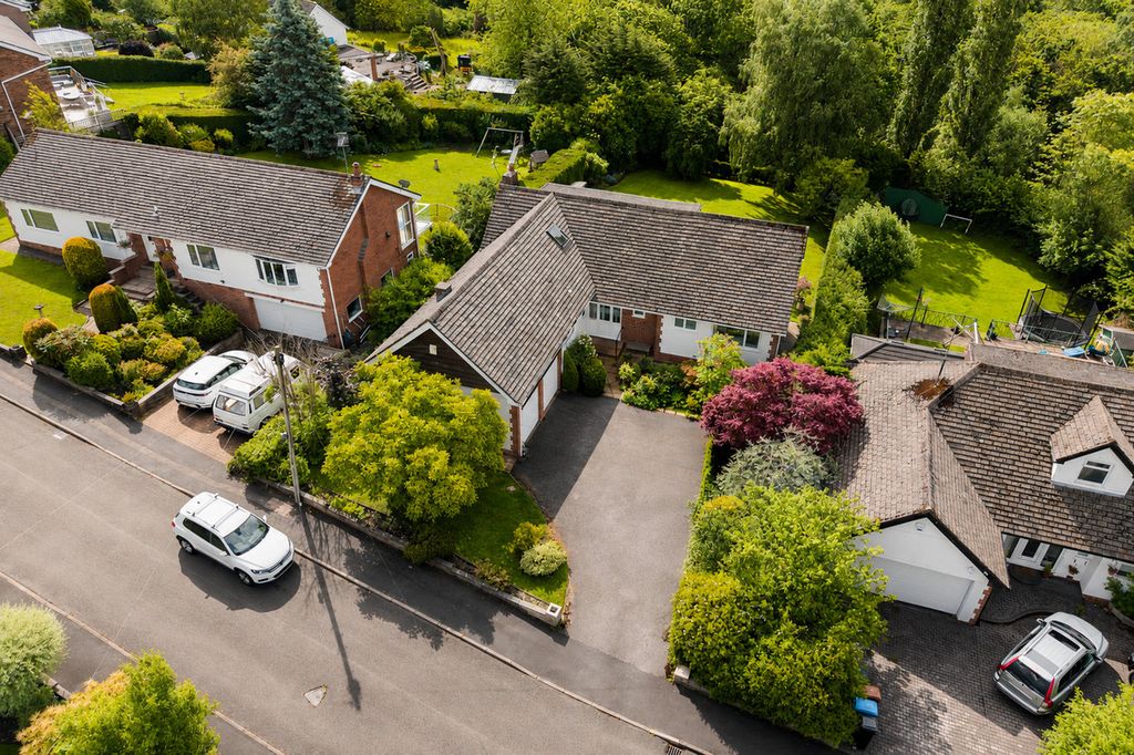 Property photo 2 of 39
