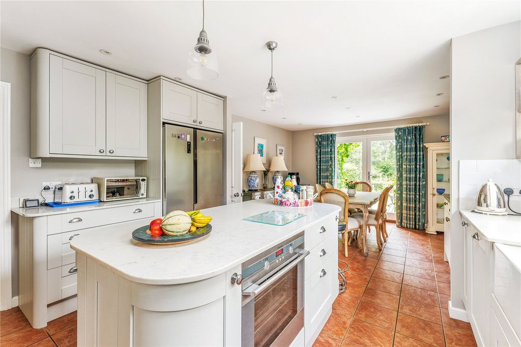 Property photo 3 of 16 Kitchen/Dining
