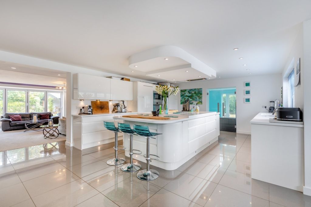 Property photo 3 of 22 Kitchen