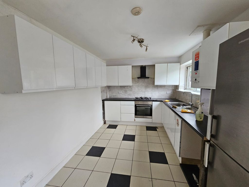 Property photo 3 of 15 Gallery