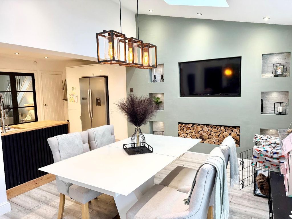 Property photo 2 of 14 Diner