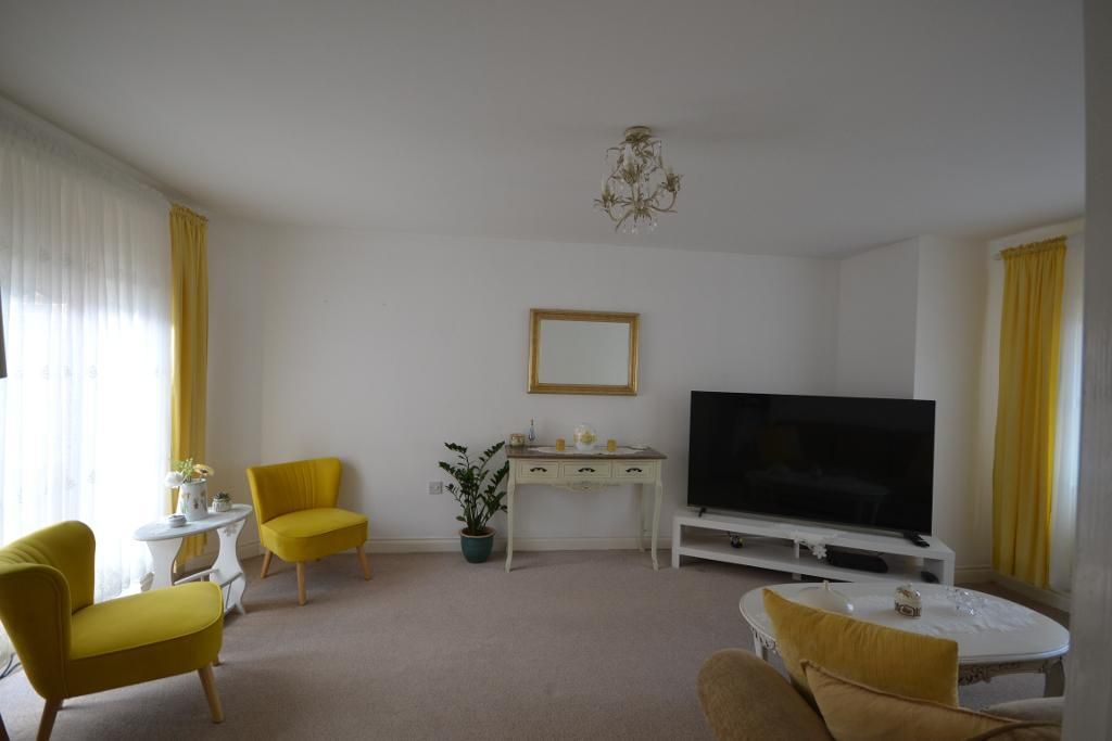 Property photo 2 of 27