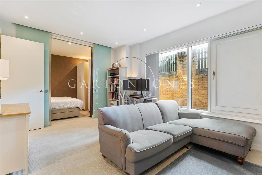 Property photo 3 of 15 Reception