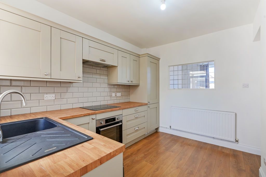 Property photo 2 of 19 Kitchen