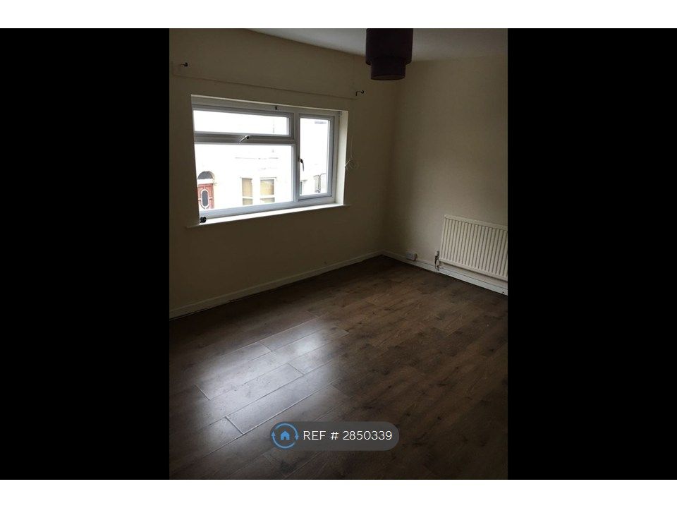 Property photo 1 of 12 Main Bedroom