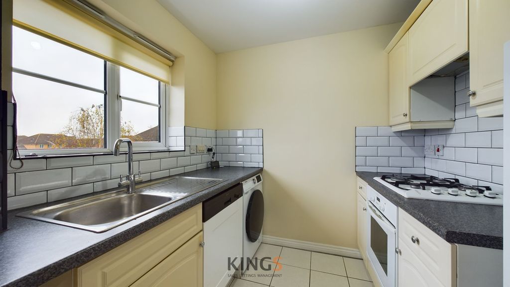Property photo 3 of 8 Kitchen